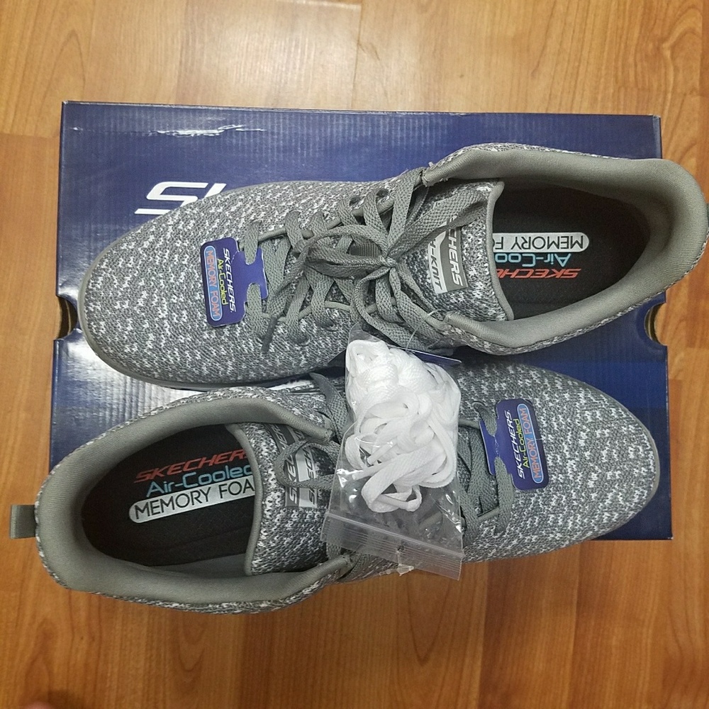 Walking shoes - Picture 3 of 8